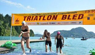 Triatlon Bled: Zmaga je ostala doma, ciciduatlonki pomagal reševalec (foto)