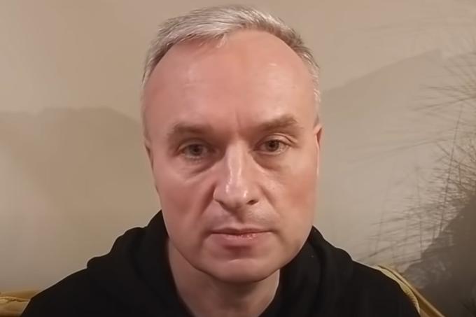 Igor Volobujev za The Insider: "Rad bi se otresel svoje ruske preteklosti. Moja domovina je zdaj v nevarnosti. Ne morem živeti lagodnega življenja, medtem ko moji sorodniki, znanci in prijatelji umirajo. Moj obisk je kot pokora. Nimam veliko izkušenj z vojskovanjem, imam pa željo po obrambi moje domovine." | Foto: YouTube / Posnetek zaslona