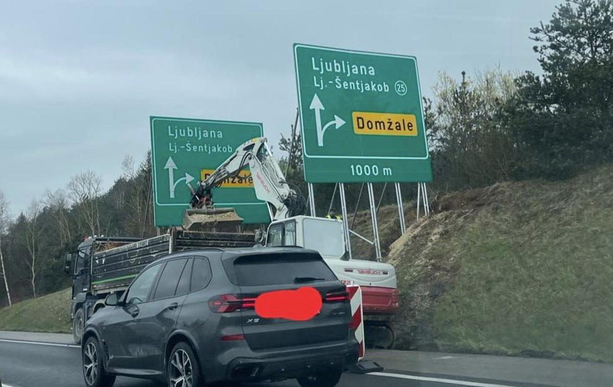 Dela na cesti, Dars | Prometni tabli sta identični. Zakaj je bila nujna zamenjava? | Foto V živo s slovenskih cest/Dejan Matvoz