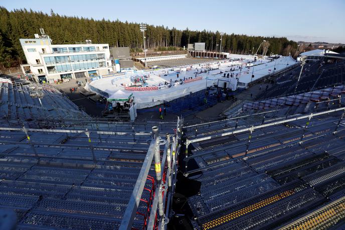 Nove mesto - biatlon 2020 | Takole žalostno prazne so bile danes tribune na biatlonskem štadionu v Novem Mestu. | Foto Reuters