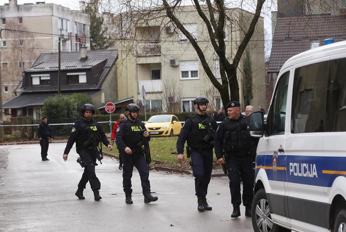 Na terenu so okrepljene ekipe policistov.  | Foto: Pixsell