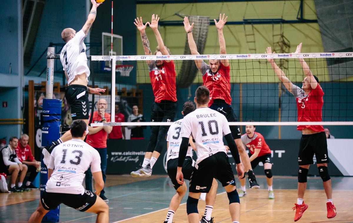 Calcit Volley | Kamničani so doživeli šok pred domačimi navijači. | Foto Klemen Brumec