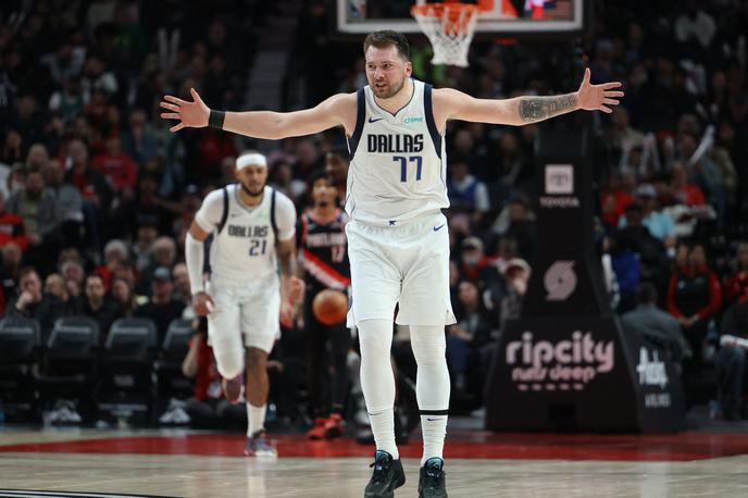 Luka Dončić | Luka Dončić se je vrnil na parket in prispeval pomemben delež k zmagi oslabljenega Dallasa na gostovanju v Portlandu. | Foto Reuters