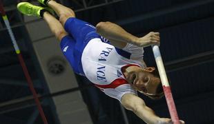 Olimpijski prvak sezono začel s 583 cm