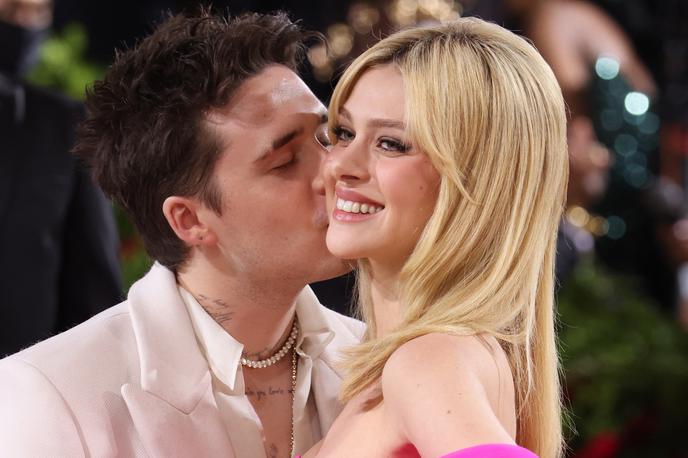 Brooklyn Beckham in Nicola Peltz | Brooklyn, najstarejši sin Davida in Victorie Beckham, se je aprila letos poročil z bogato dedinjo Nicolo Peltz. | Foto Reuters