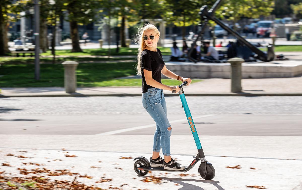 Električno skiro MikMik | Podjetje MikMik namerava do poletja v sistem izposoje vključiti od 300 do 500 električnih skirojev po vsej državi. | Foto arhiv podjetja