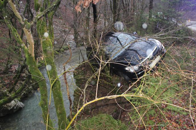 Prometna nesreča | Na kraju so posredovali gasilci. | Foto PU Kranj