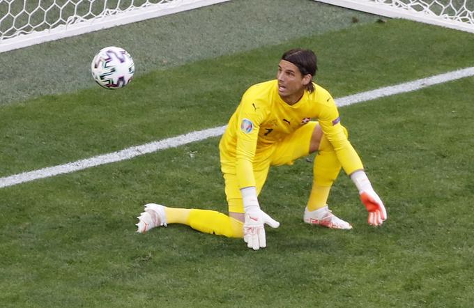 Švicarski vratar Yann Sommer je bil nemočen ob avtogolu Denisa Zakarie. | Foto: Reuters