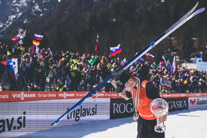 Žiga Jelar je prejel mali kristalni globus za najboljšega v seštevku tekem za svetovni pokal v smučarskih poletih. | Foto: Grega Valančič/Sportida