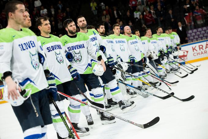 "Niso slabi drsalci, niso slabi igralci, hokej zanje ni nekaj novega. To jim poskušam dopovedati. Spodbujanje, opogumljanje je tisto, kar želim, da je osrednji sestavni del mojega dela." | Foto: Vid Ponikvar