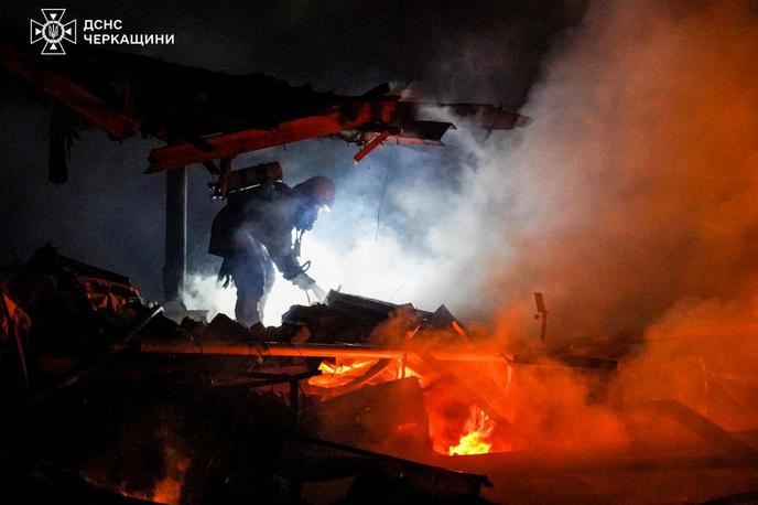 Ukrajina, napad | Tarča današnjih napadov so bila glavna ukrajinska mesta blizu skoraj tisoč kilometrov dolge frontne črte. | Foto Reuters