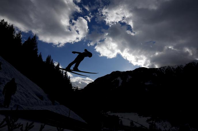 Predazzo | Mednarodna smučarska zveza (FIS) je bila prisiljena odpovedati olimpijsko generalko v smučarskih skokih v Predazzu. | Foto Guliverimage