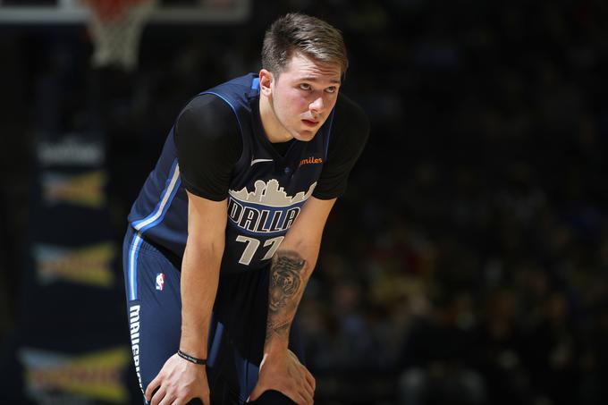 Luka Dončić je ponovno končal dvoboj lige NBA z dvomestnim številom točk, tokrat pa se je lahko prvič v tej sezoni pohvalil še z dvomestnim številom skokov. | Foto: Guliverimage/Getty Images