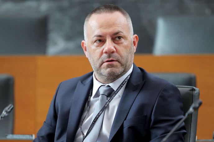 Danijel Bešič Loredan | Minister je ocenil, da se zdravstveni sistem ni zlomil, ampak interesne skupine ustvarjajo izredne razmere, ker je takrat najlepše delovati in kritizirati. | Foto STA