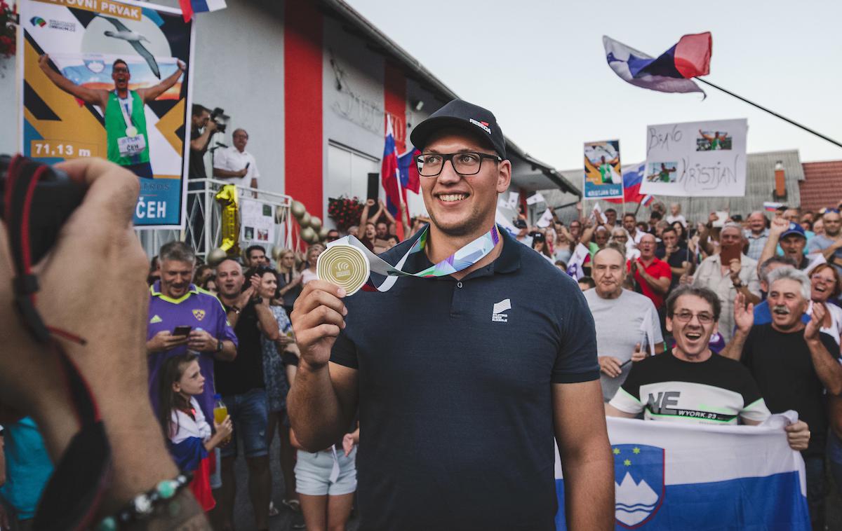 Sprejem za Kristjana Čeha, Podvinci | Svetovnega prvaka Kristjana Čeha je v domačih Podvincih pričakala množica ponosnih sokrajanov. | Foto Blaž Weindorfer/Sportida