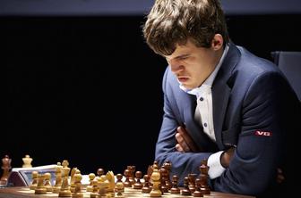 Carlsen do prve zmage proti branilcu naslova