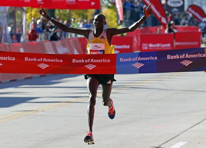 Svetovni rekorder Dennis Kimetto je v Chicagu slavil leta 2013. | Foto: Reuters