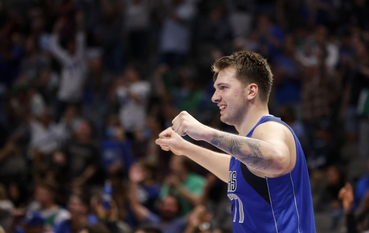 Luka Dončić | Luka Dončić se je razveselil nove zmage Dallasa v tej sezoni. | Foto Guliverimage