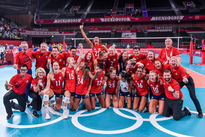 Luka Slabe, pomočnik v ameriški odbojkarski reprezentanci, se veseli olimpijskega zlata. | Foto: Guliverimage/Vladimir Fedorenko