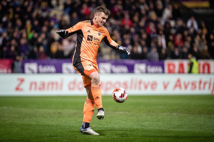 NK Maribor : NK Olimpija | Maribor bo v zaključku sezone brez Ažbeta Juga. | Foto Blaž Weindorfer/Sportida