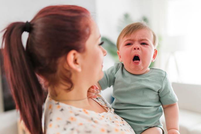 Kašelj, bolezen | Na oslovski kašelj moramo pomisliti pri vsaki osebi, kjer je dolgotrajen kašelj edini in prevladujoč simptom bolezni, opozarjajo na NIJZ. | Foto Shutterstock