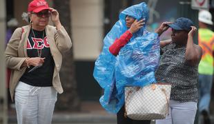 Tropska nevihta Barry se je okrepila v orkan prve stopnje #foto #video