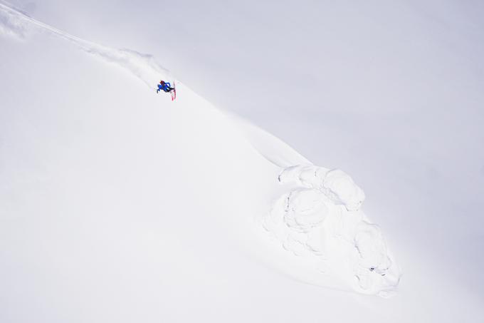 Vsaka smuka po takšnih terenih mu je v velik užitek. | Foto: Dejan Labes