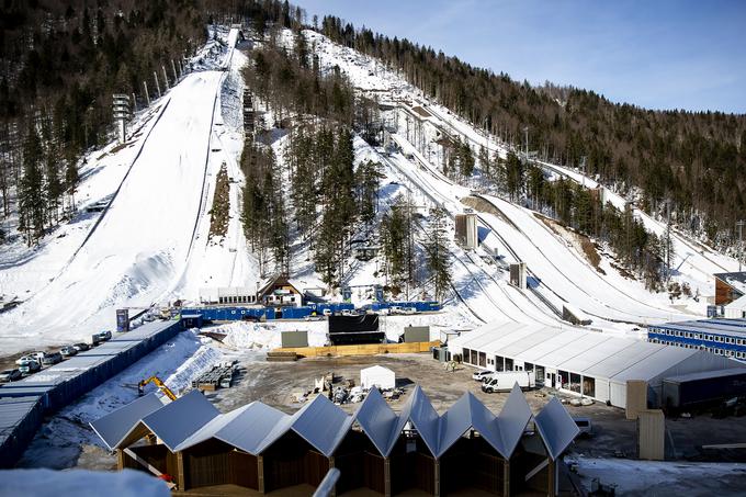 Nordijski center Planica in športno prizorišče okrog njega so že dalj časa zgledno komunikacijsko preskrbljeni tako z optičnimi širokopasovnimi povezavami kakor tudi s signalom mobilnih omrežij 4G in 5G Telekoma Slovenije  | Foto: Ana Kovač