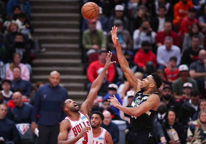 Giannis Antetokounmpo je k zmagi Bucksov nad Chicagom (118:112) prispeval 34 točk in 16 skokov. | Foto: Guliverimage/Vladimir Fedorenko