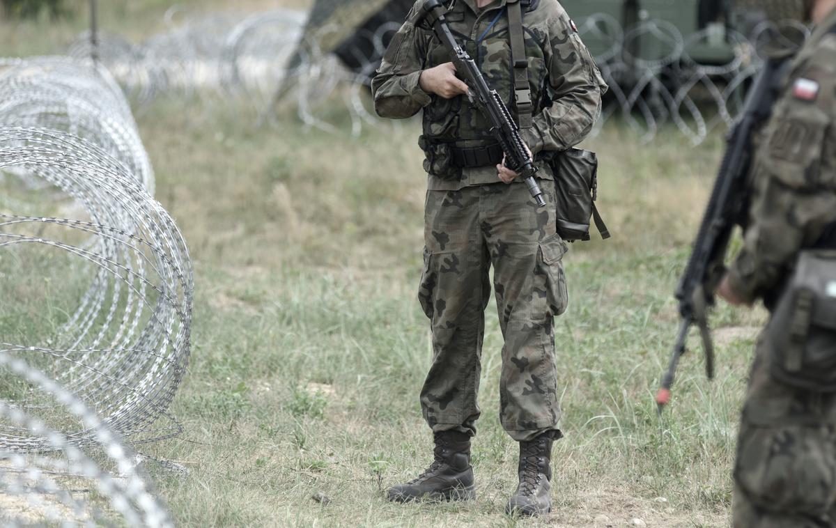 meja, Poljska-Belorusija | "Gre seveda za to, da nezakonitim migrantom otežimo prečkanje poljsko-beloruske meje in ustvarimo boljše pogoje za mejno stražo, policijo in vojake," je še pojasnil poljski premier Tusk. | Foto Shutterstock