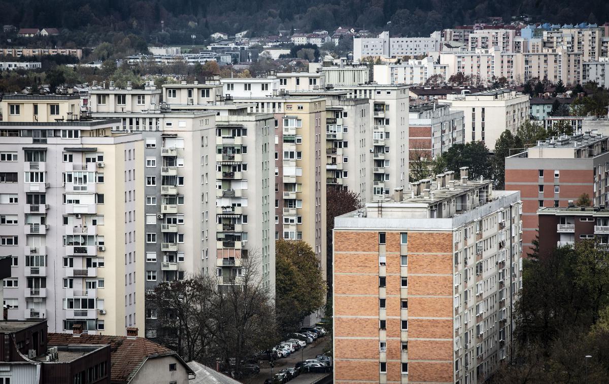 Center Bellevue. nepremičnine stanovanje stanovanja ljubljana | Skupno je v obdobju 2023–2025 za projekte v teku tako na voljo okoli 135 milijonov evrov. Da bi zagotovili gradnjo ciljnih okoli dva tisoč stanovanj letno, bi bilo po besedah državnega sekretarja potrebnih med sto in 150 milijonov evrov letno. | Foto Bojan Puhek