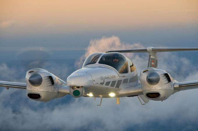 Frontexovo štirisedežno letalo Diamond Guardian DA42 | Foto: Diamond aircraft