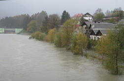 Vremenoslovci opozarjajo: Ponoči mogoči močni nalivi, Drava že poplavlja