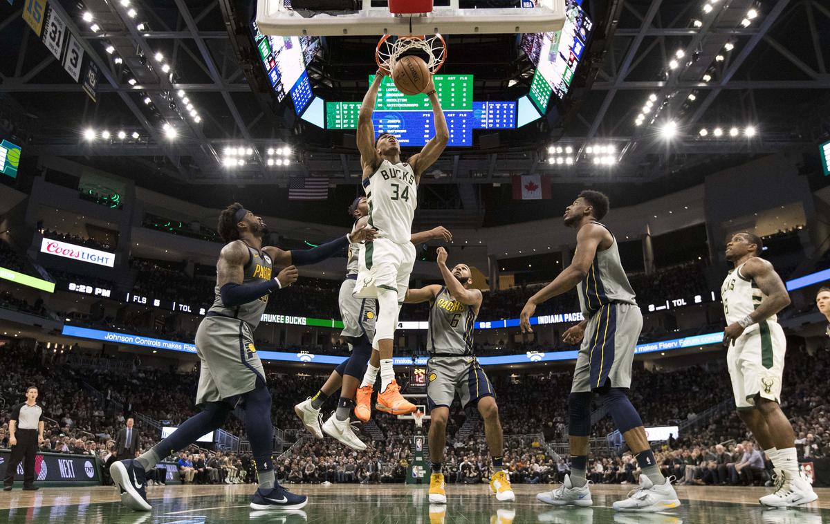 Giannis Antetokounmpo | Milwaukee Bucks so po dveh porazih spet na zmagovitih tirnicah. Ugnali so Indiano. | Foto Reuters