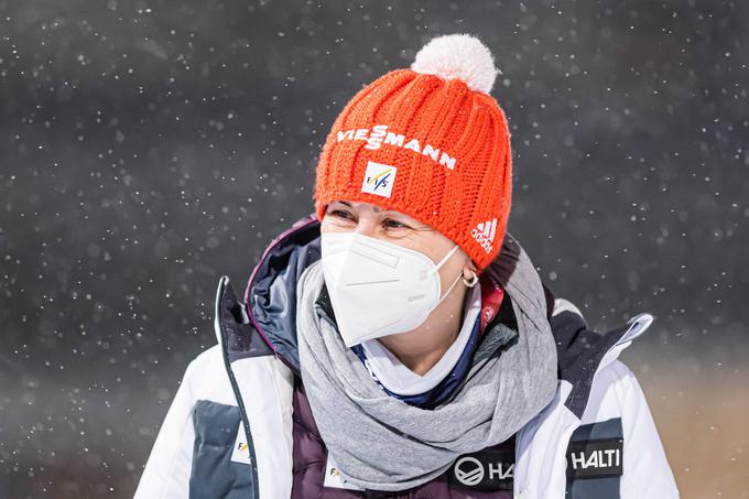 Kontrolorka Agnieszka Baczkowska je bila po tekmi mešanih ekip na tapeti, ker je diskvalificirala toliko skakalk. | Foto: Guliverimage/Vladimir Fedorenko