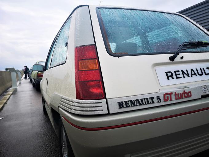 Renault 5 GT turbo je bil pravi ljudski 'hot hatch' iz sredine osemdesetih let. Kompakten, majhen in s koreninami pri enemu najbolj ljudskih renaultov tistega obdobja. | Foto: Gregor Pavšič