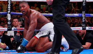 Šok šokov: Anthony Joshua prvič na kolenih! #video #foto