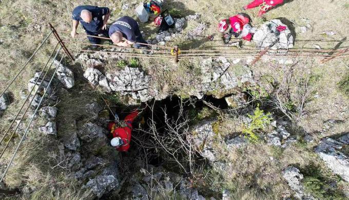 Trupelce še vedno iščejo na različnih lokacijah.  | Foto: Ministrstvo za notranje zadeve Srbije