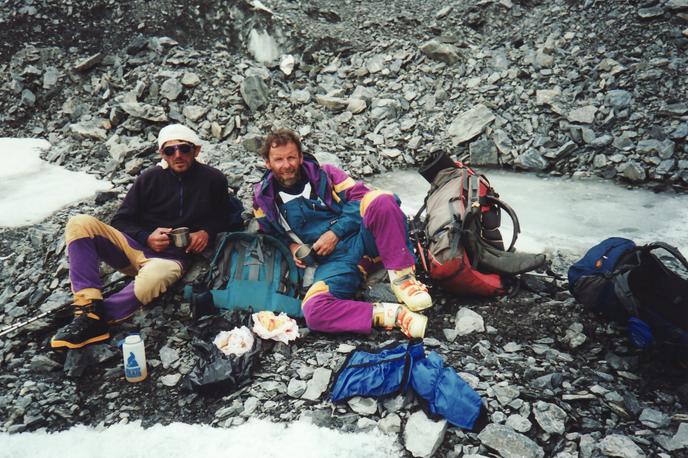 Stipe Božić Viki Grošelj Himalajska bojevnika | Slovenskega in hrvaškega alpinista Vikija Grošlja in Stipeta Božića druži že več kot pol stoletja prijateljstva. Režiser Zehrudin Isaković je njuno zgodbo združil v dokumentarni drami z naslovom Himalajska bojevnika.   | Foto arhiv FGF