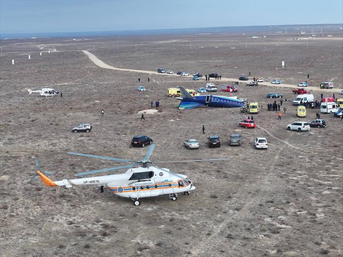 strmoglavljenje, letalo, Kazahstan | Foto: Reuters