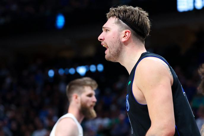 Luka Dončić | Luka Dončić je proti Phoenix Suns dosegel 34 točk ter zbral devet asistenc in osem skokov, a je bilo to premalo za zmago Dallasa. | Foto Reuters