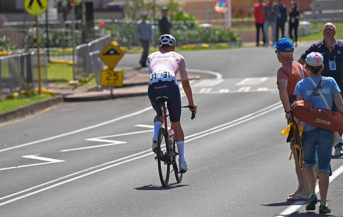 Mathieu van der Poel | Mathieu van der Poel je po burni noči odstopil že po 35 kilometrih.  | Foto Guliverimage