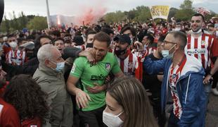 Španci ganili Jana Oblaka in mu zapeli iz srca #video