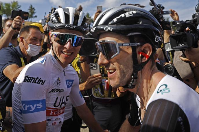 Adam Yates, Tadej Pogačar | Adam Yates je zadovoljen s svojo vlogo pri UAE Emirates: V to ekipo sem prišel, da bi pomagal Tadeju zmagati na Touru. | Foto Guliverimage