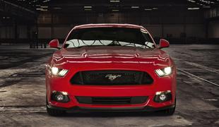 Prihod Fordove legende: mustang s simfonijo V8 in belim dimom nagovarja Evropo