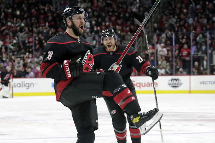 Carolina Hurricanes, Derek Stepan | Derek Stepan je dosegel drugi gol za Carolino. | Foto Guliverimage