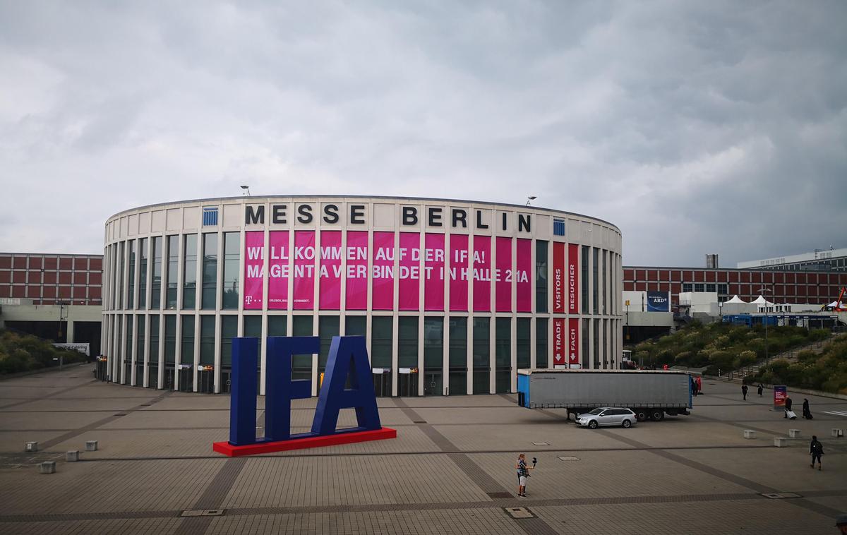 IFA Berlin | Pandemija ne dopušča velikega števila obiskovalcev, toda IFA bo morda letos edini svetovni dogodek s področja potrošniške elektronike (fotografija je z enega od prejšnjih dogodkov). | Foto Srdjan Cvjetović