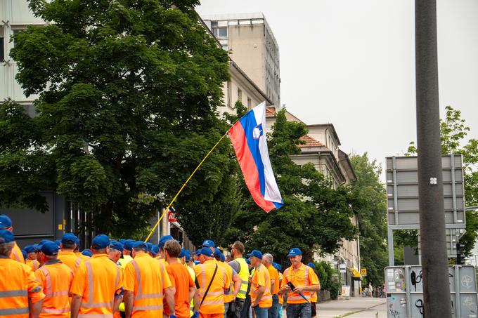 Dogovorili so se, da se bodo s 1. julijem osnovne plače dvignile za en plačni razred. | Foto: STA