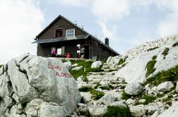 Zasavska koča na Prehodavcih (2071 m)