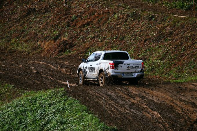 Ob upoštevanju popusta v vrednosti 3.500 evrov je najcenejši fullback 113 kW 2WD GSX – ta stane 24.490 evrov. Enak avtomobil, a s štirikolesnim pogonom easy select, stane natanko tisoč evrov več. | Foto: Vinko Kernc